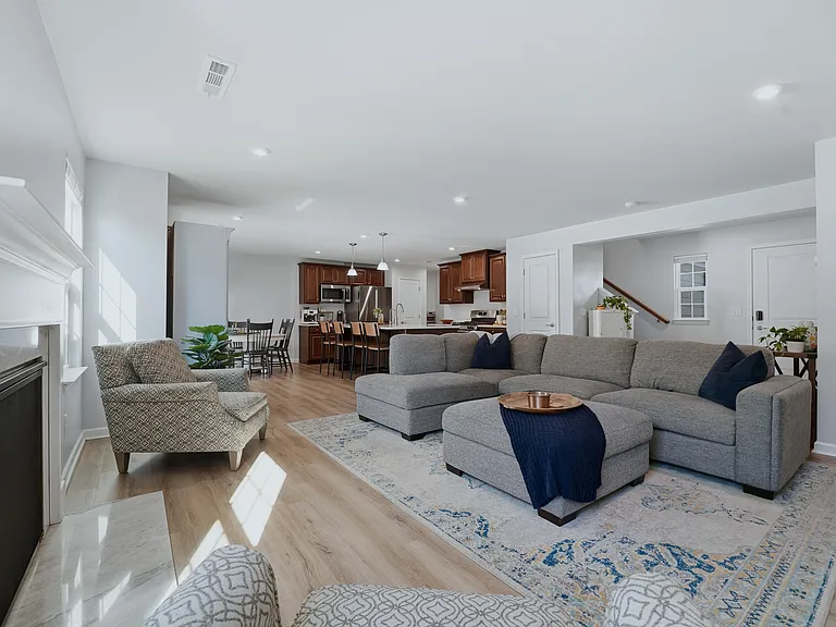 838 Dean Dr — Photo 4