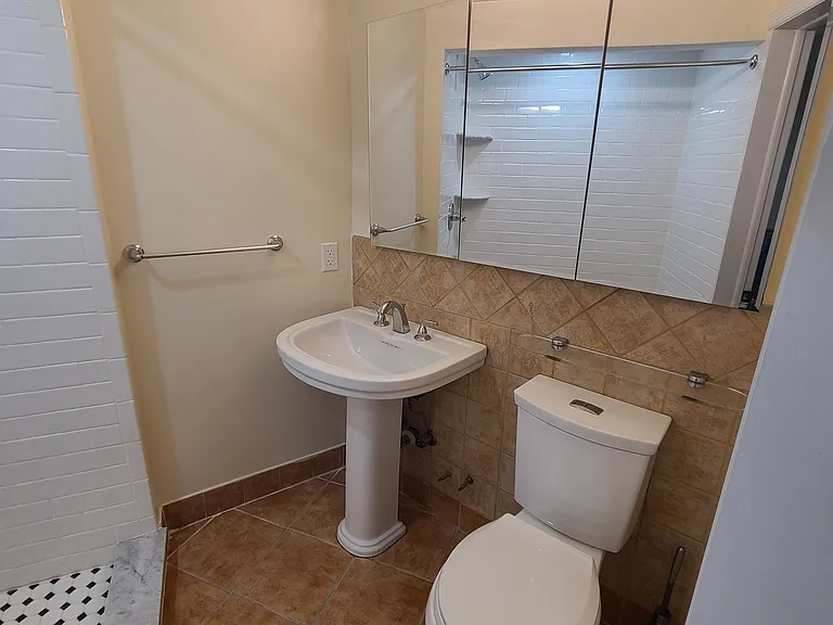 70 Barrow St #2RE — Photo 11