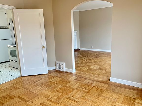 5th image of 1910 21st Ave