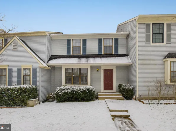 11 Haxall Ct, Sterling, VA 20165