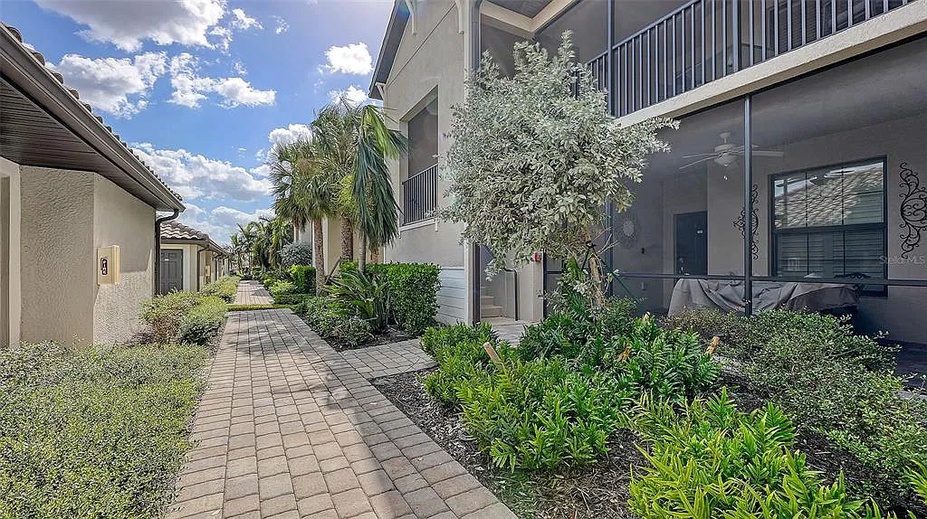 2 bed, 2.0 bath, 1462 sqft, $4,500 — Photo 4