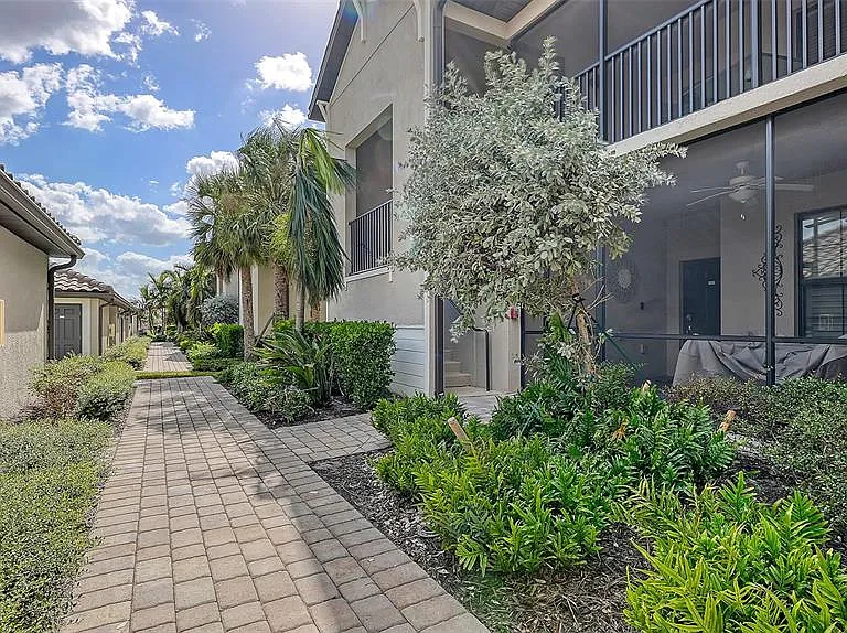 5710 Palmer Cir #201 — Photo 4