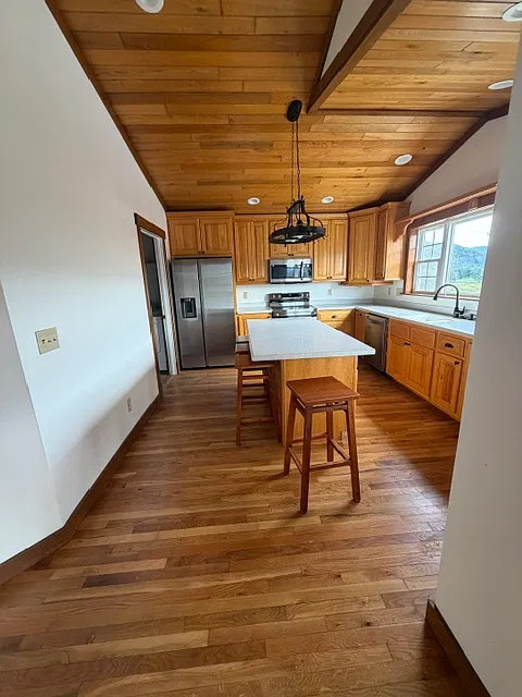 2 bed, 1200 sqft, $1,300 — Photo 4