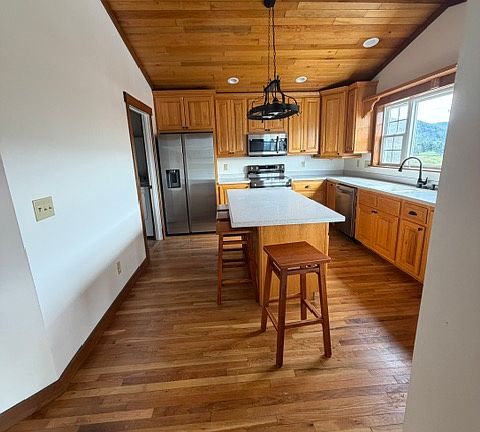 4th image of 13 Solitude Ln