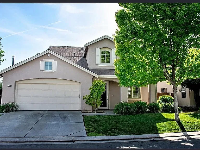 4 bed, 2624 sqft, $3,200 — Photo 1