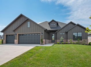 1643 S Crepe Myrtle Lane, Springfield, MO 65809