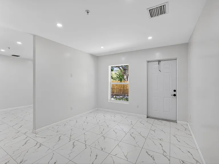 3255 Avenue J — Photo 10