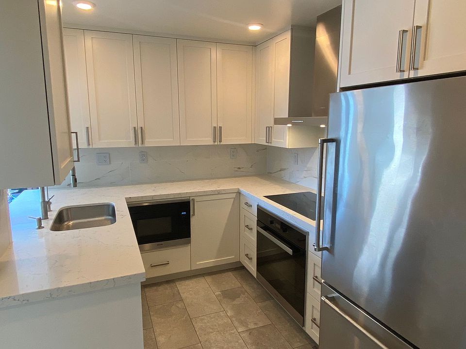 1st image of 1 Daniel Burnham Ct APT 822
