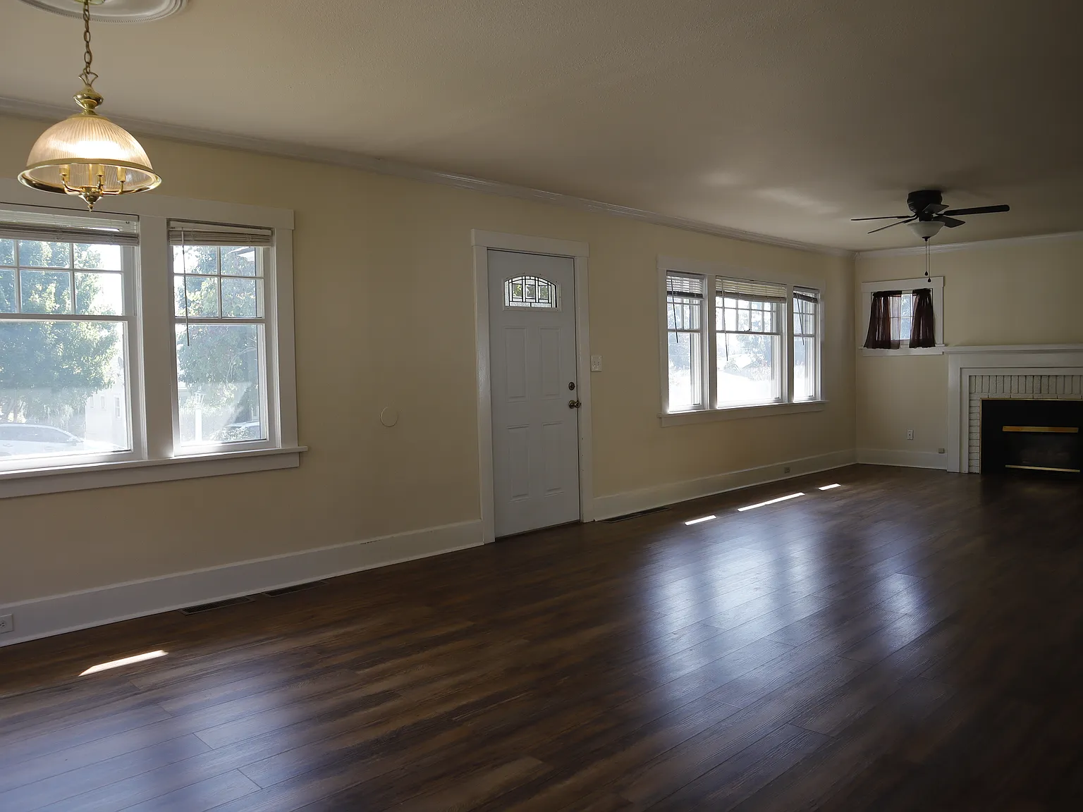 3 bed, 1927 sqft, $2,000 — Photo 2