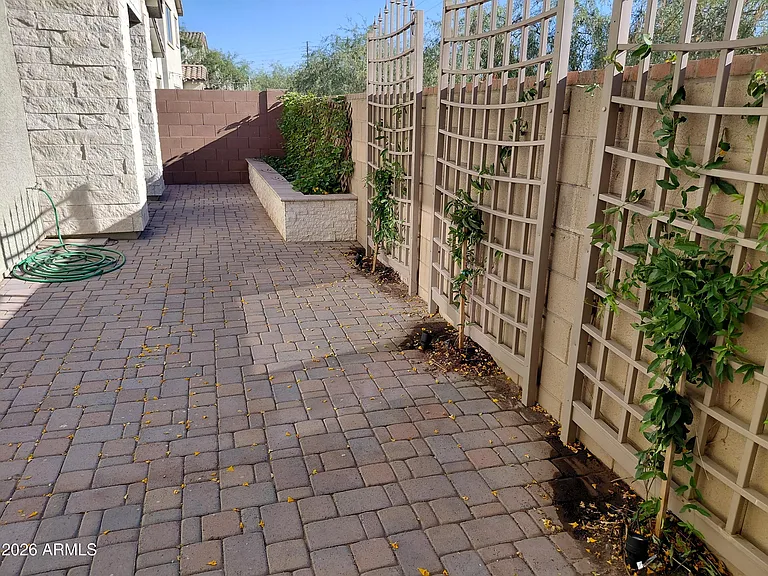 715 N Sparrow Dr — Photo 32