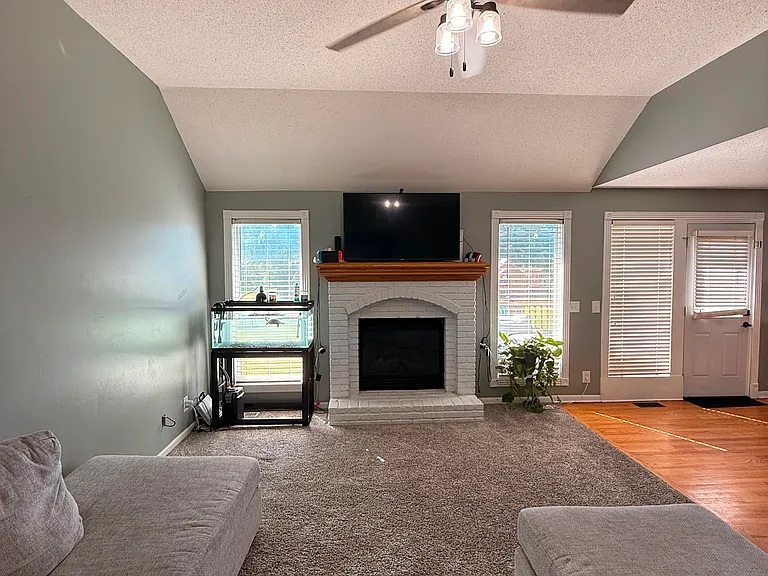4304 NE 103rd Ct — Photo 3