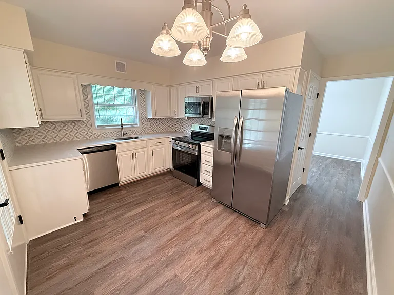 8504 Charing Cross Rd — Photo 6
