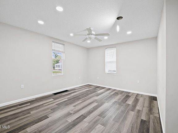5th image of 407 Washington St