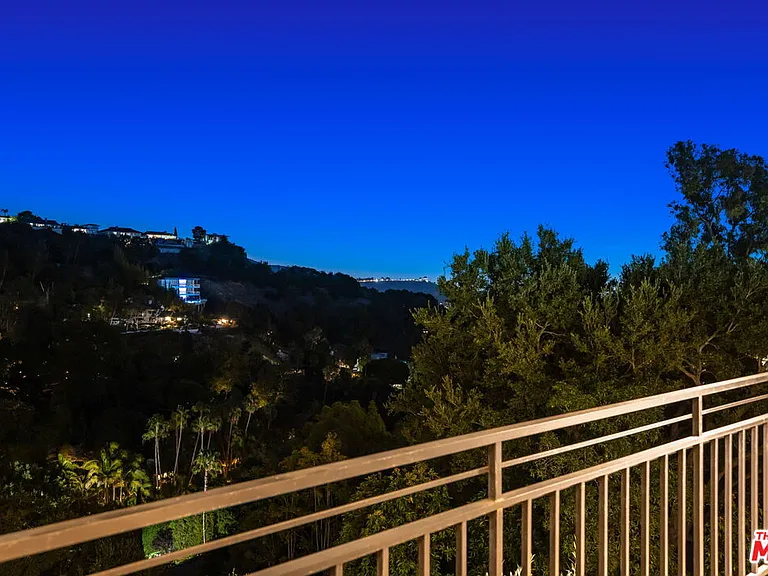 2528 Carman Crest Dr — Photo 31