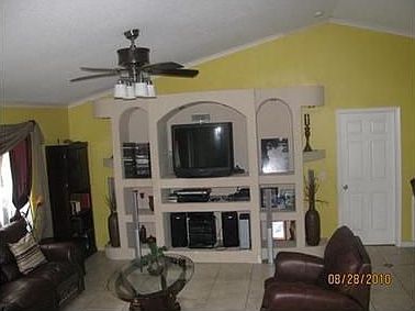 2nd image of 962 SW Dubois Ave