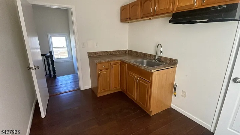 1 bed, 1.0 bath, $1,300 — Photo 3