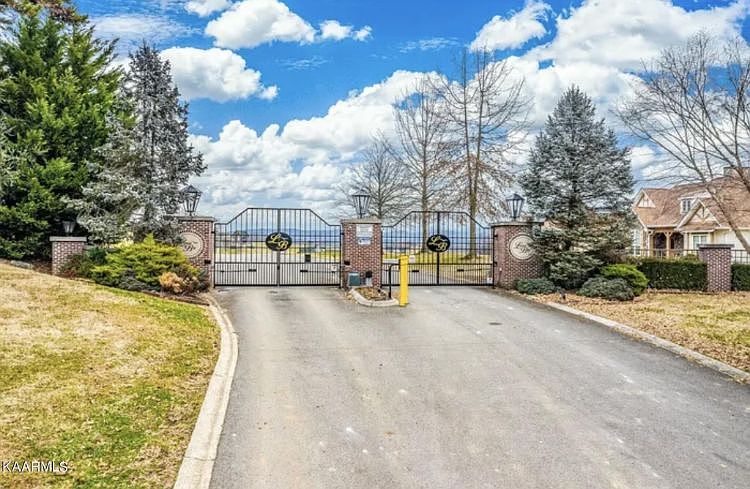 1st image of 9048 Paradise View Dr