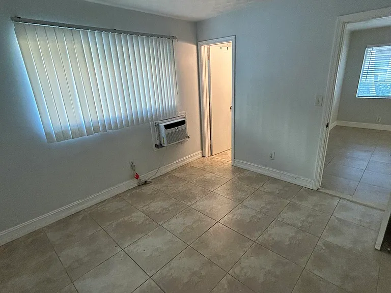 925 NE 17th Ave #1 — Photo 13