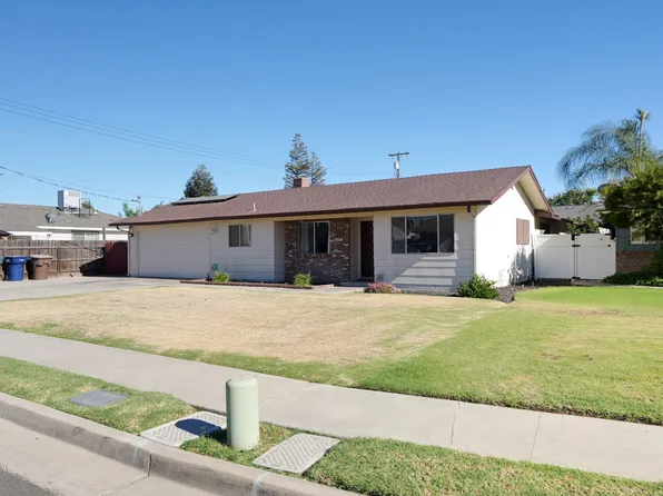 241 E Berkeley Avenue, Tulare, CA 93274