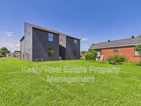 5th image of 1120 S Washington St #101