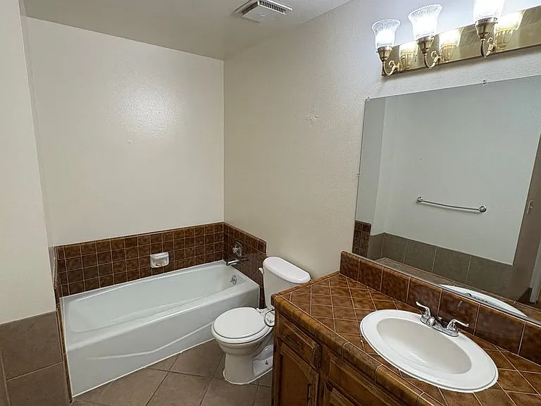 1748 E Laura Ave — Photo 4