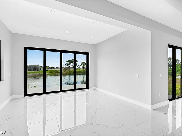 2511 NW 25th St — Photo 7