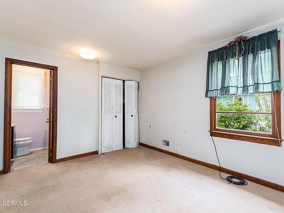 5th image of 9269 Sunnydale Lane NE