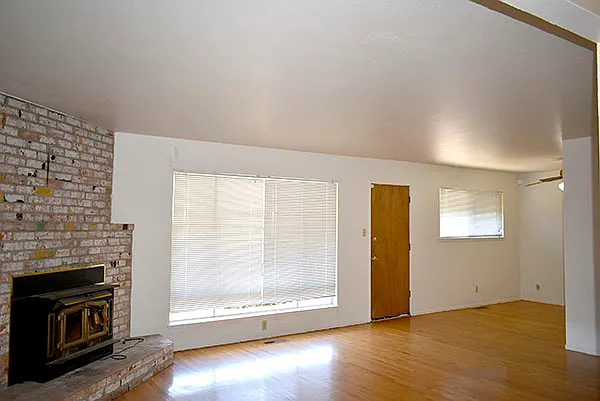 411 Clark Dr — Photo 5