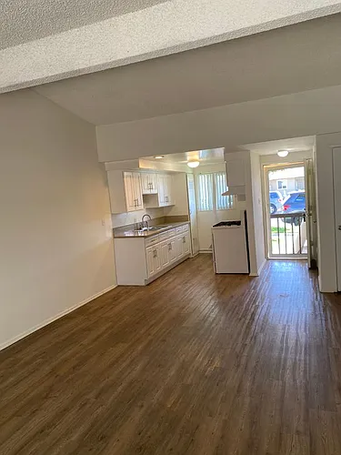 1825 W Maple Ave Photo 1