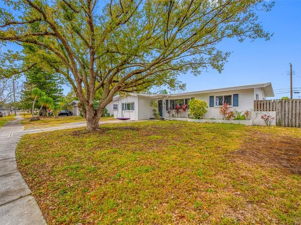 1268 Robin Hood Ln, Dunedin, FL 34698