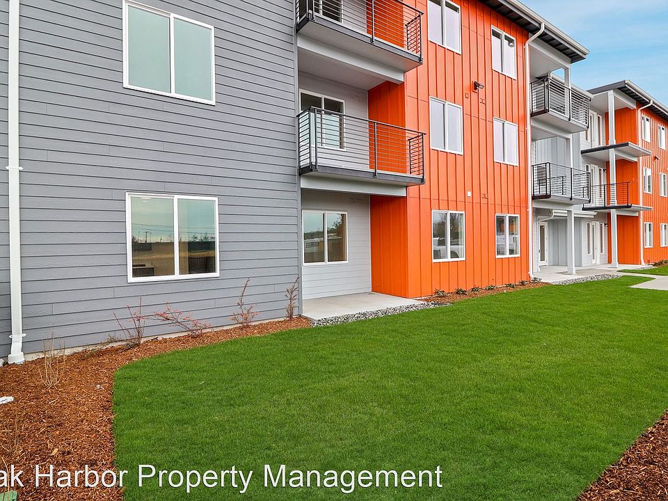 2nd image of 425 SE Barrington Dr #101