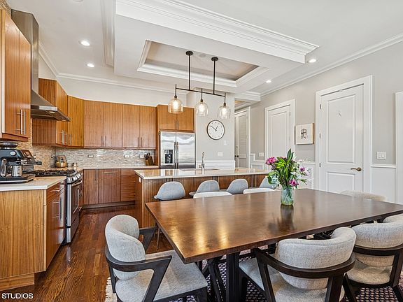 4th image of 1951 W Belmont Ave APT 3E