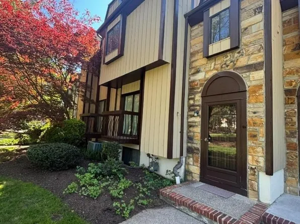 119 Wimbledon Sq, Washington Twp., NJ 07840