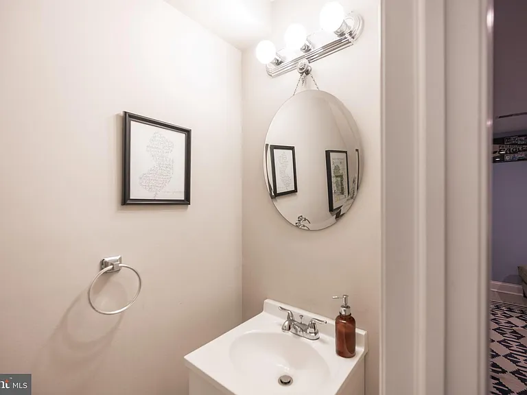 2217 League St — Photo 14