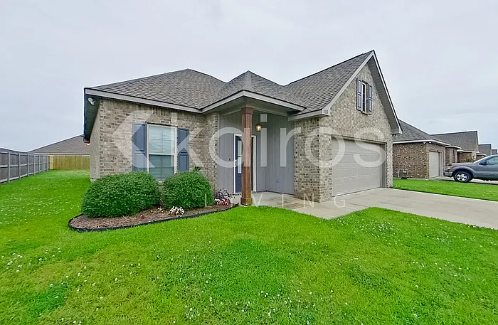 3 bed, 2.0 bath, 1629 sqft, $1,945 — Photo 2