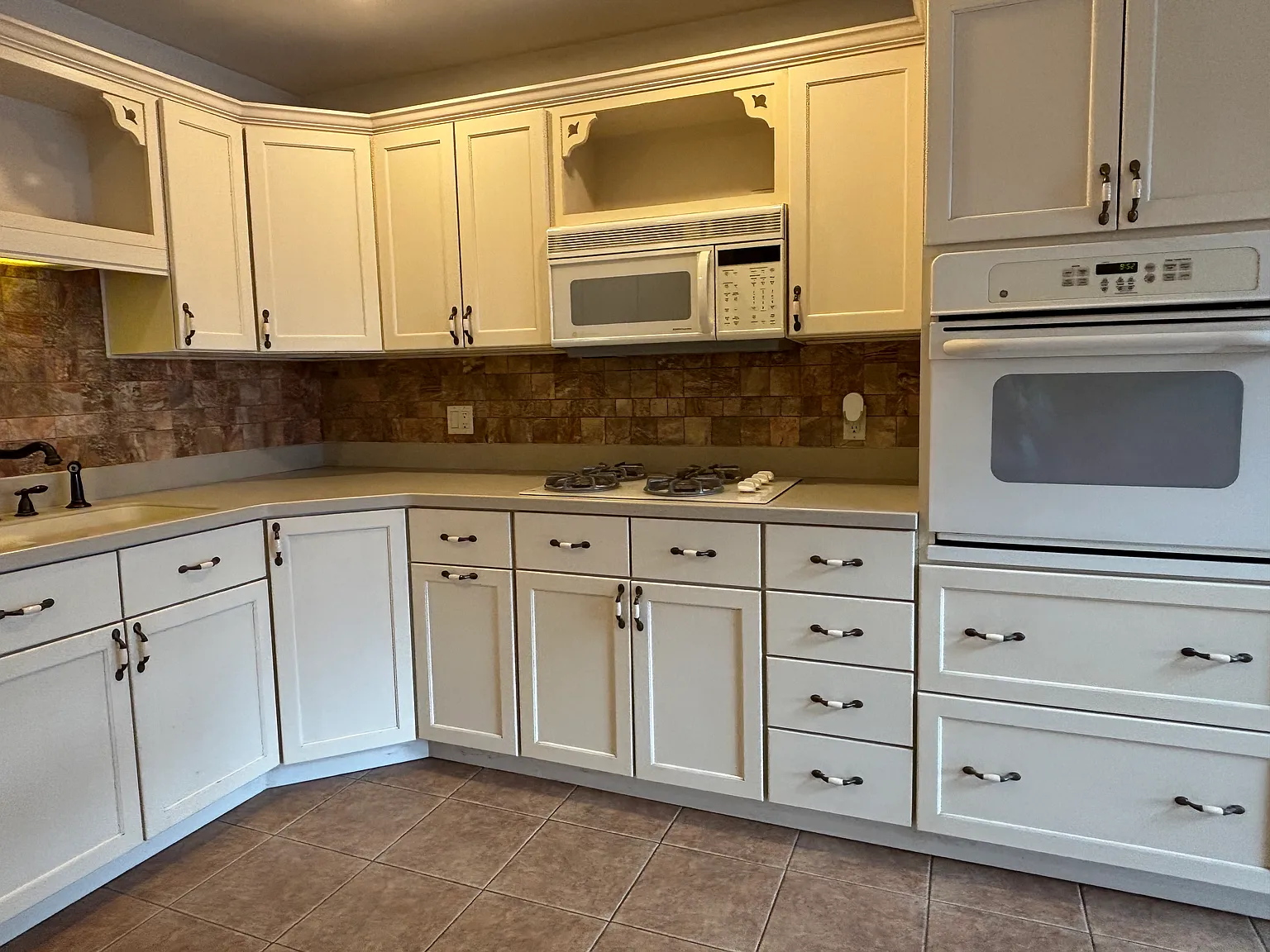 3 bed, 1118 sqft, $2,985 — Photo 2