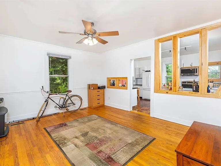 515 Brown St — Photo 11