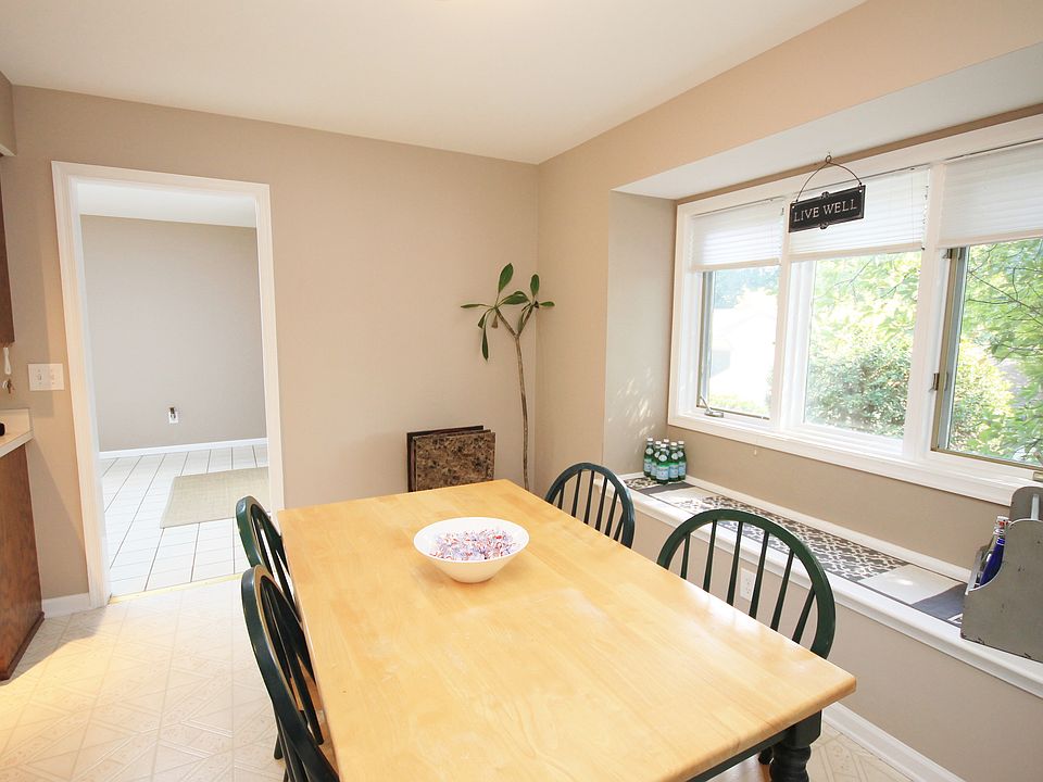 2nd image of 1227 Princeton Ln