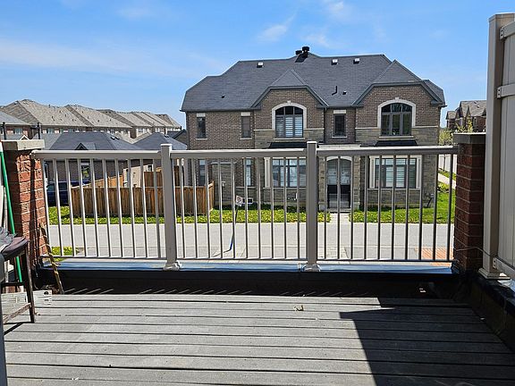 4th image of 2662 Bur Oak Ave