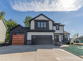 1844 Stratford Ln NW, Grand Rapids, MI