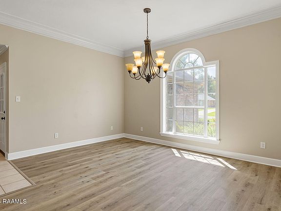 5th image of 211 Longpointe Rd