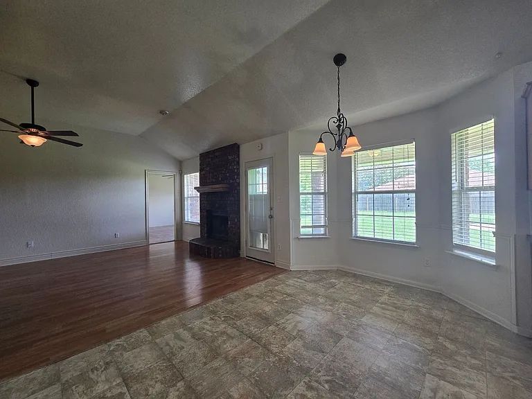 2305 Amethyst Dr — Photo 7