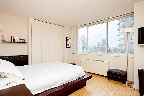 Rented by Douglas Elliman | media 17
