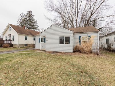 4074 W 224th St, Fairview Park, OH, 44126