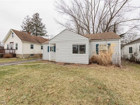4074 W 224th St, Fairview Park, OH 44126