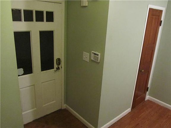 5th image of 390 Roycroft Blvd