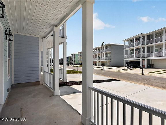 3rd image of 78 Oak Alley Ln
