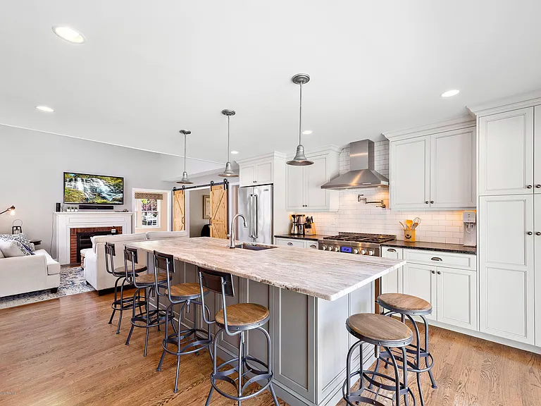 344 Euclid Ave — Photo 6