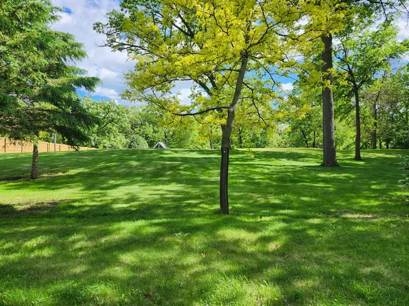 15503 Robinwood Dr, Minnetonka, MN 55345