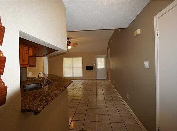2nd image of 2916 Laurie Ln